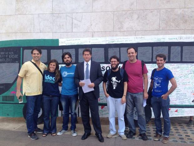 ntidades entregam propostas para a Licitação dos Ônibus em São Paulo ao Secretário Municipal de Transportes. Entre elas estavam: APĒ - estudos em mobilidade, Idec - Instituto Brasileiro de Defesa do Consumidor, Greenpeace Brasil, Rede Butantã, Minha Sampa e Rede Nossa São Paulo. Foto: Busão dos Sonhos