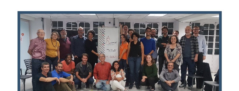 Cartão de ano novo da Cidadeapé "Sonhe. Acredite. Realize. Recomece. Feliz 2019!", com foto de grupo dos associados