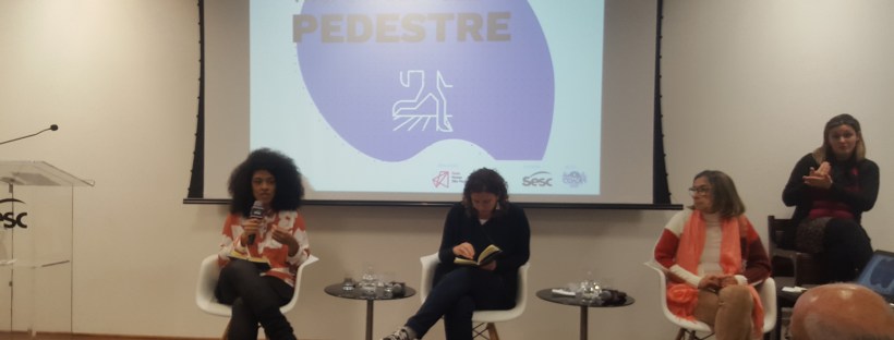 Debatedoras no palco do lançamento da pesquisa sobre mobilidade a pé