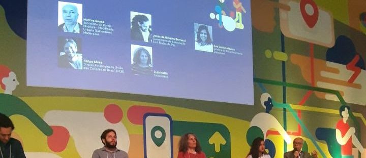 Painel no congresso da ANTP com debatedores no palco