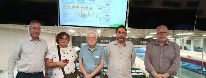Associados da Cidadeapé e técnicos da CET posam na central de operações
